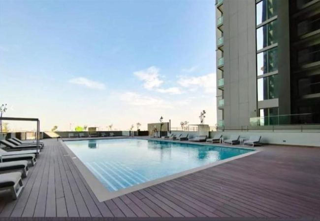Apartment in Dubai - Modern 1 BD with Balcony & Community Views