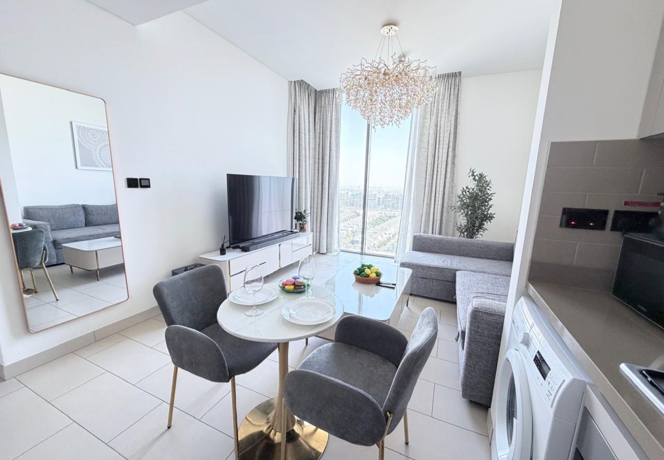 Apartment in Dubai - Modern 1 BD with Balcony & Community Views