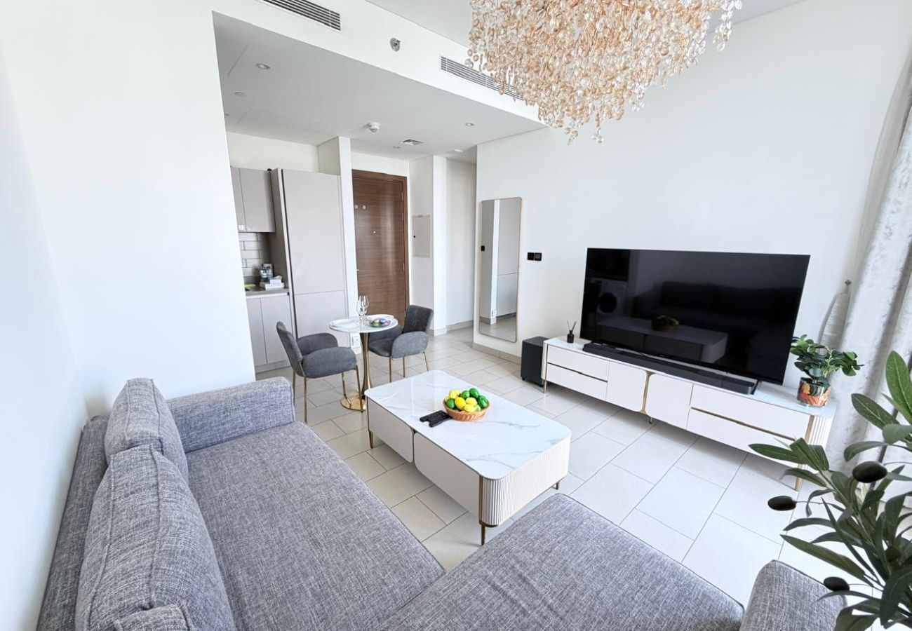 Apartment in Dubai - Modern 1 BD with Balcony & Community Views