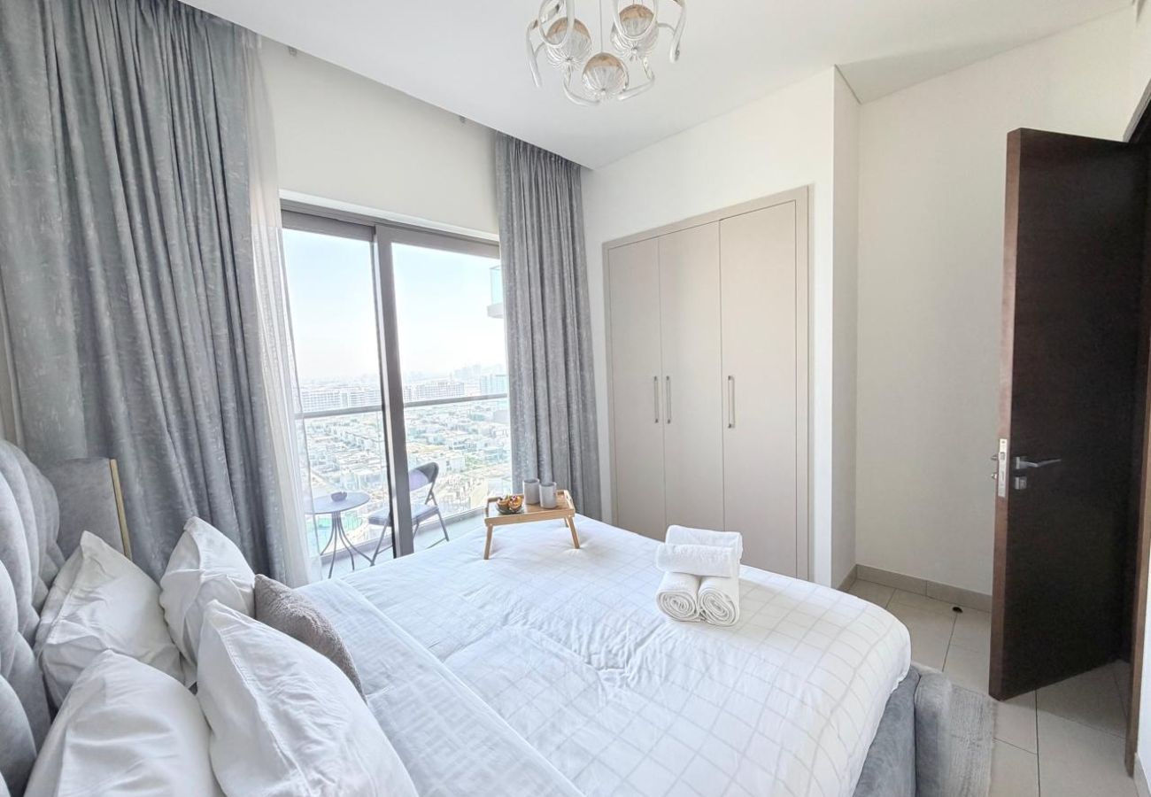 Apartment in Dubai - Modern 1 BD with Balcony & Community Views