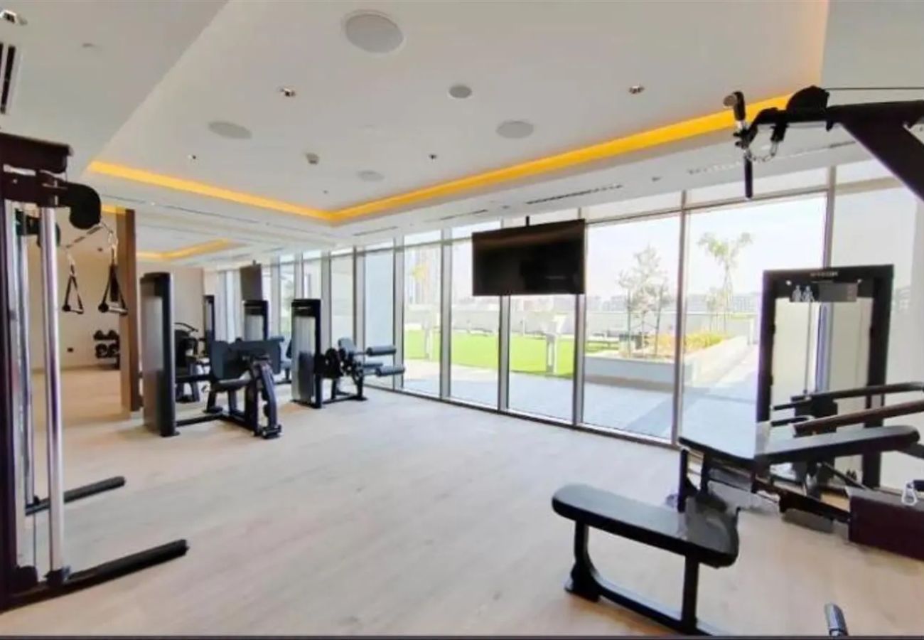 Apartment in Dubai - Modern 1 BD with Balcony & Community Views