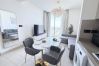 Apartment in Dubai - Modern 1 BD with Balcony & Community Views