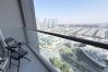 Apartment in Dubai - Modern 1 BD with Balcony & Community Views