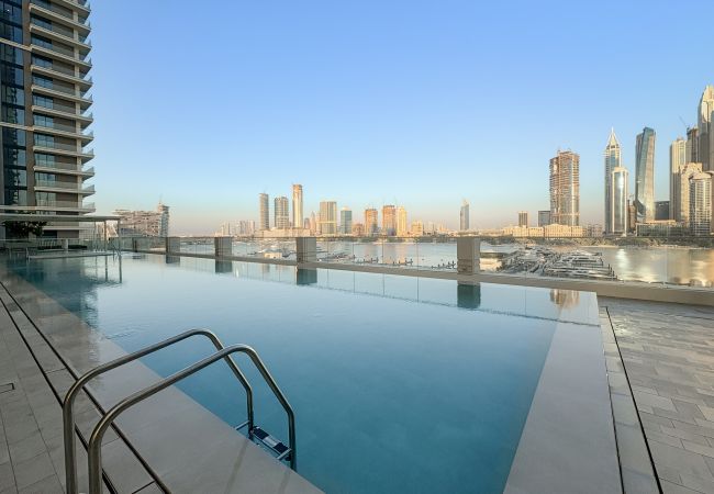 Apartment in Dubai - Beachfront 2 BD Apartment With Sea View