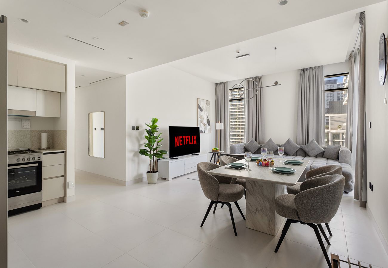 Apartment in Dubai - Beachfront 2 BD Apartment With Sea View