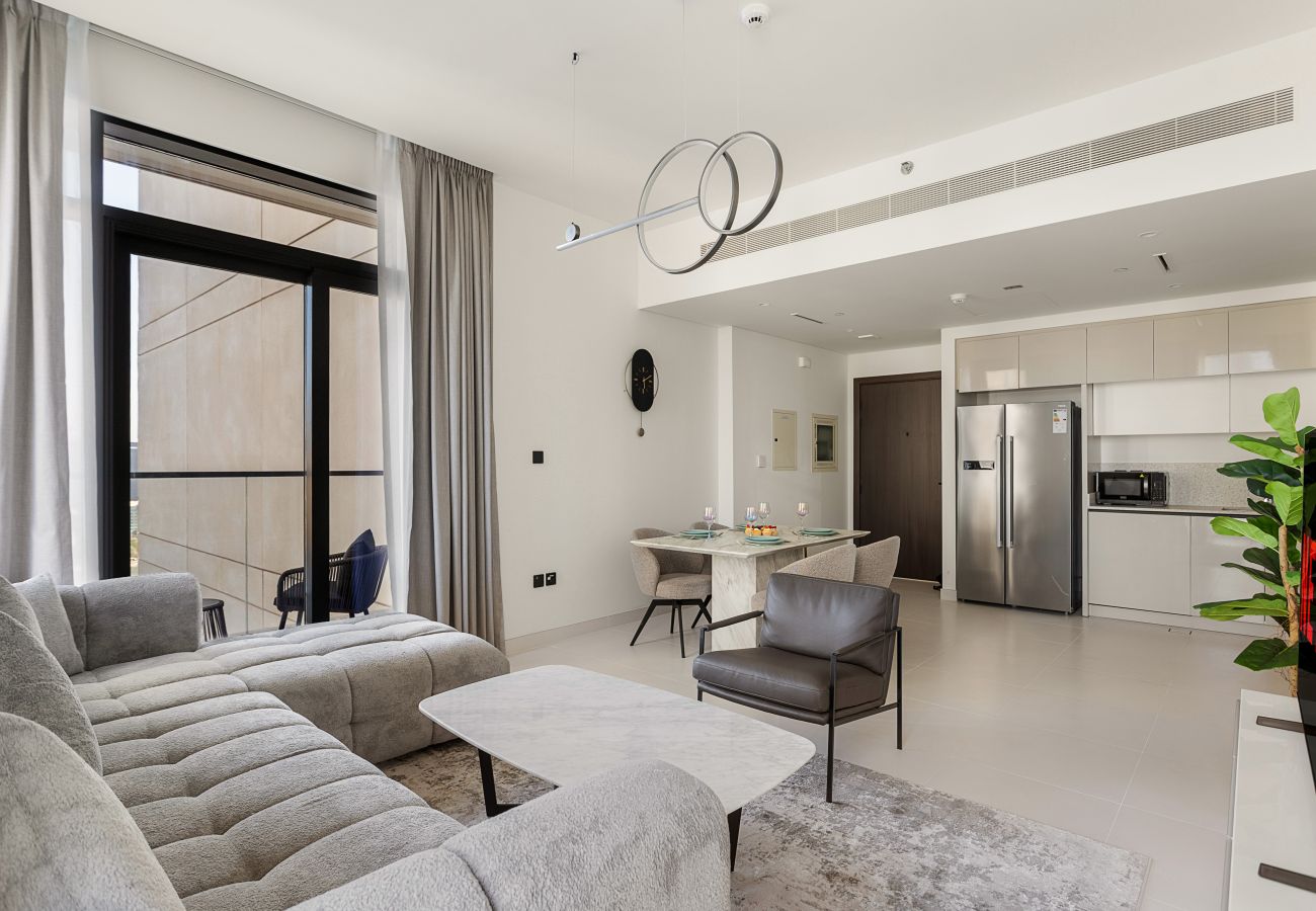 Apartment in Dubai - Beachfront 2 BD Apartment With Sea View