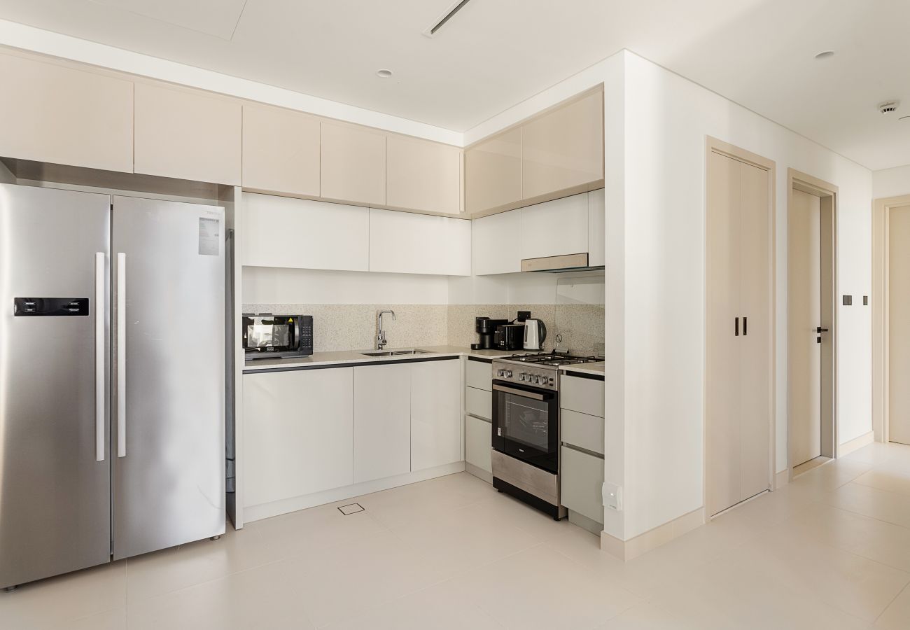 Apartment in Dubai - Beachfront 2 BD Apartment With Sea View