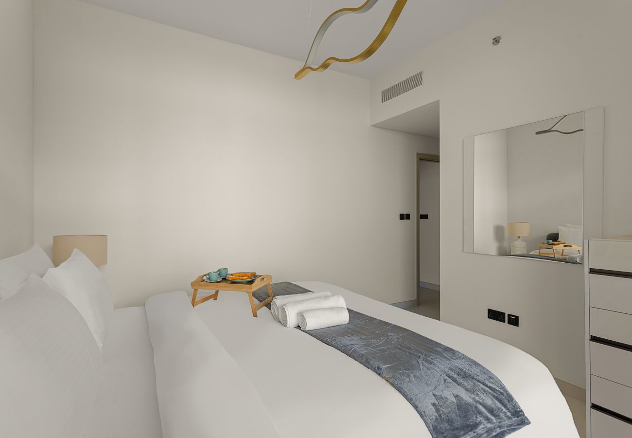 Apartment in Dubai - Beachfront 2 BD Apartment With Sea View