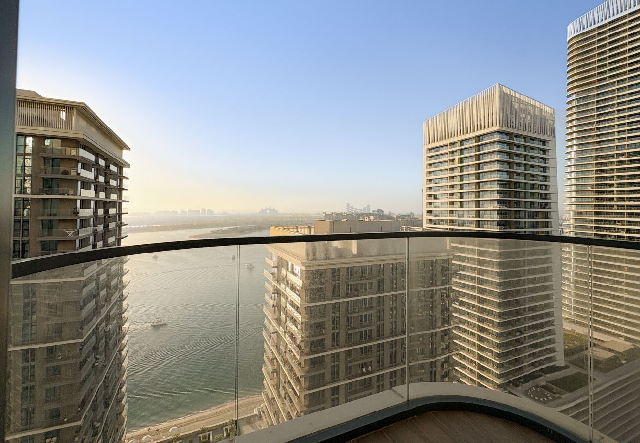 Apartment in Dubai - Beachfront 2 BD Apartment With Sea View