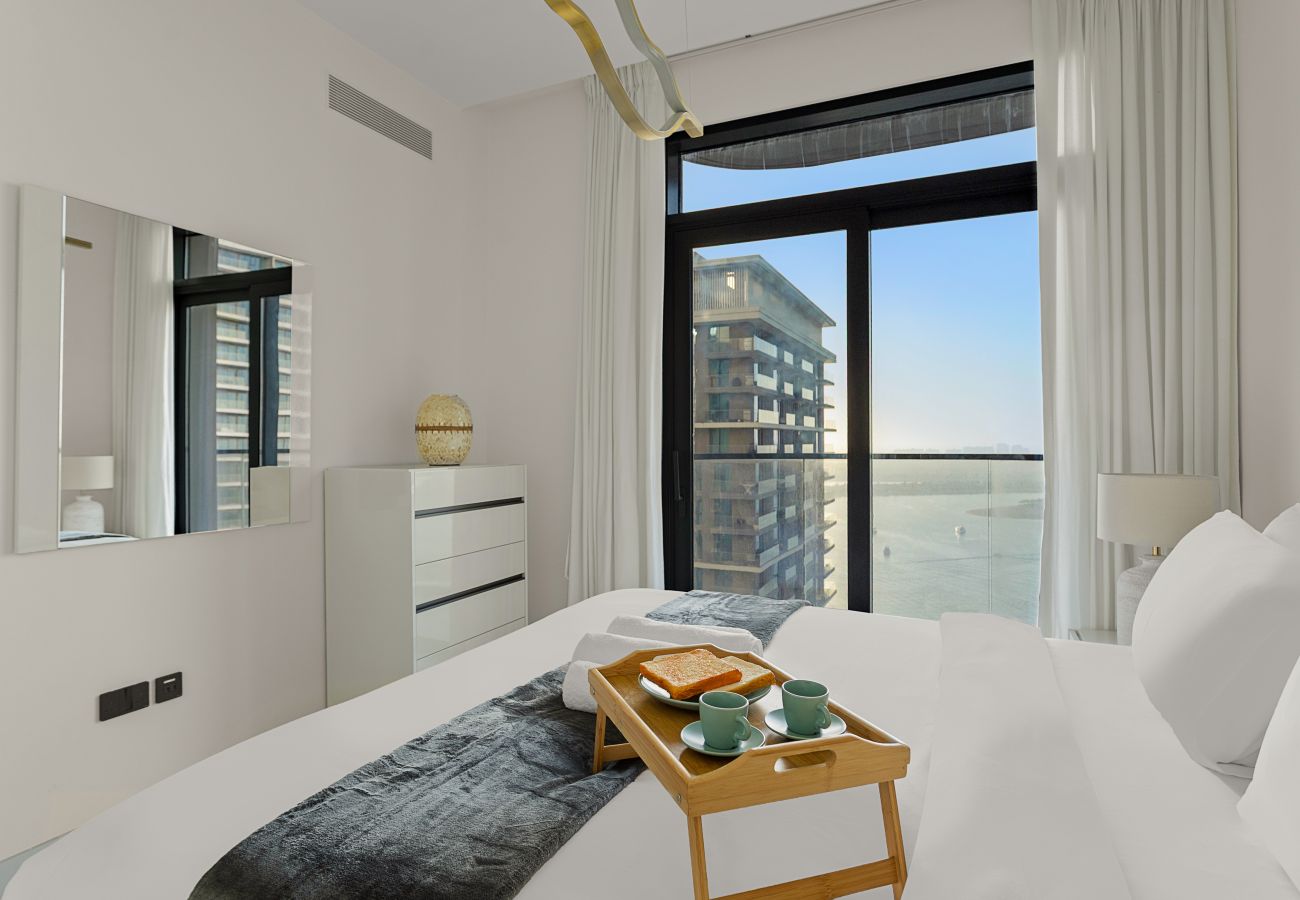 Apartment in Dubai - Beachfront 2 BD Apartment With Sea View