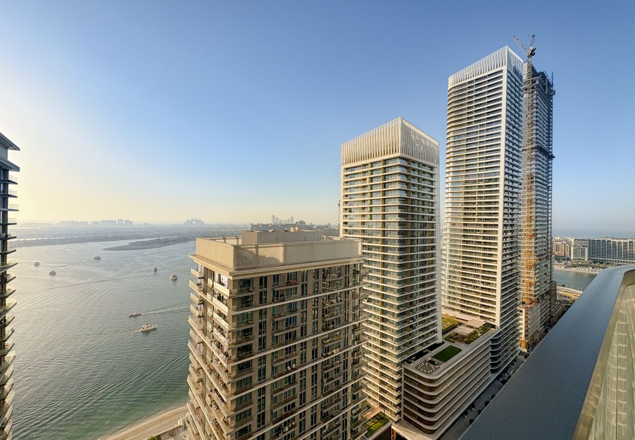 Apartment in Dubai - Beachfront 2 BD Apartment With Sea View