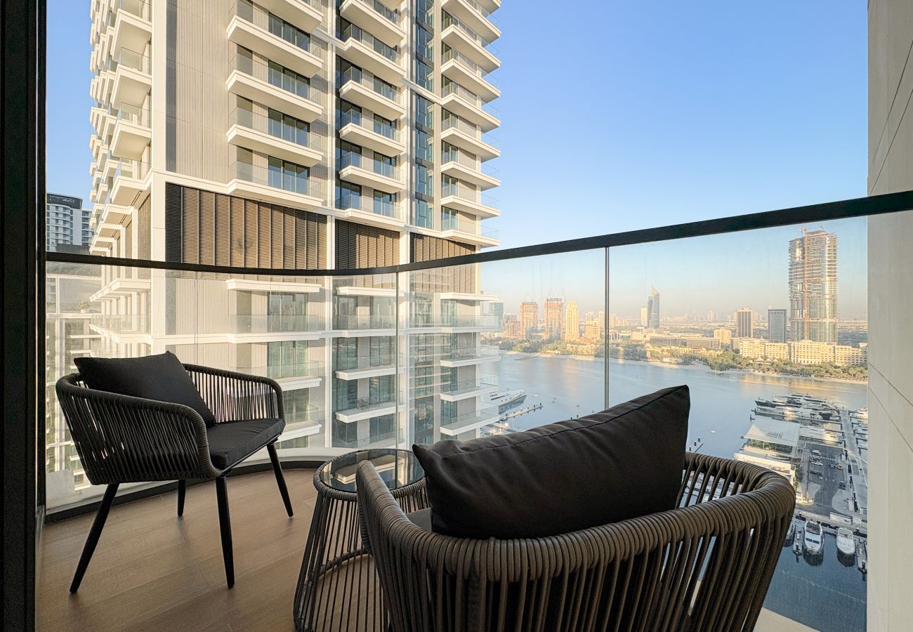 Apartment in Dubai - Beachfront 2 BD Apartment With Sea View
