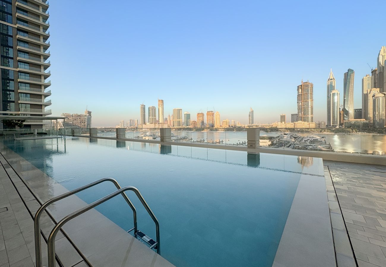 Apartment in Dubai - Beachfront 2 BD Apartment With Sea View