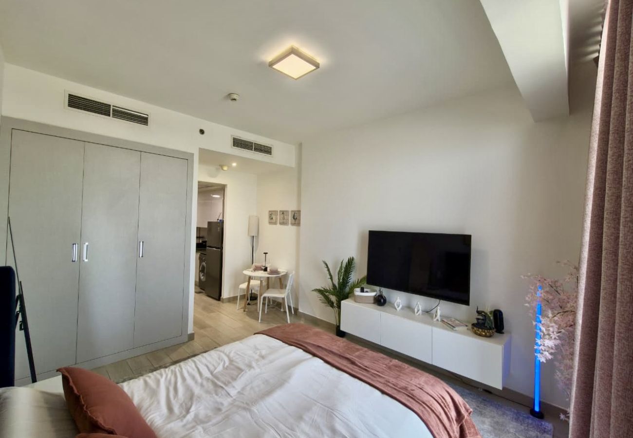 Apartment in Dubai - Elegant Studio Apartment in JVC 