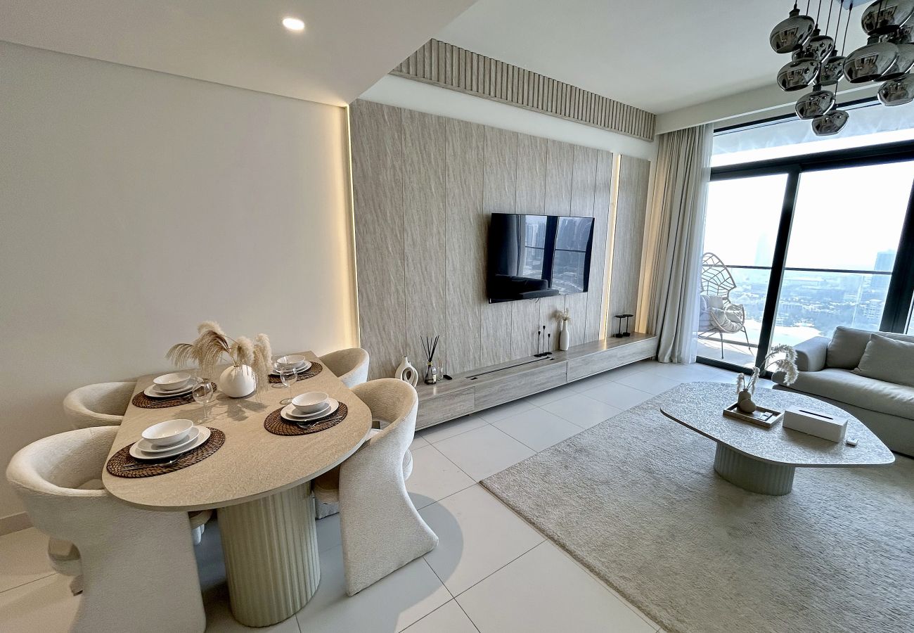 Apartment in Dubai - Luxury 2 BD Waterfront Apartment at Marina Vista