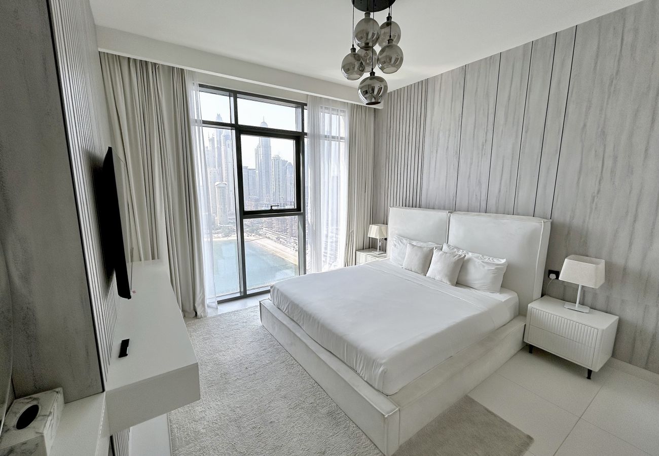 Apartment in Dubai - Luxury 2 BD Waterfront Apartment at Marina Vista