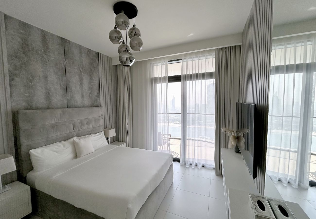 Apartment in Dubai - Luxury 2 BD Waterfront Apartment at Marina Vista