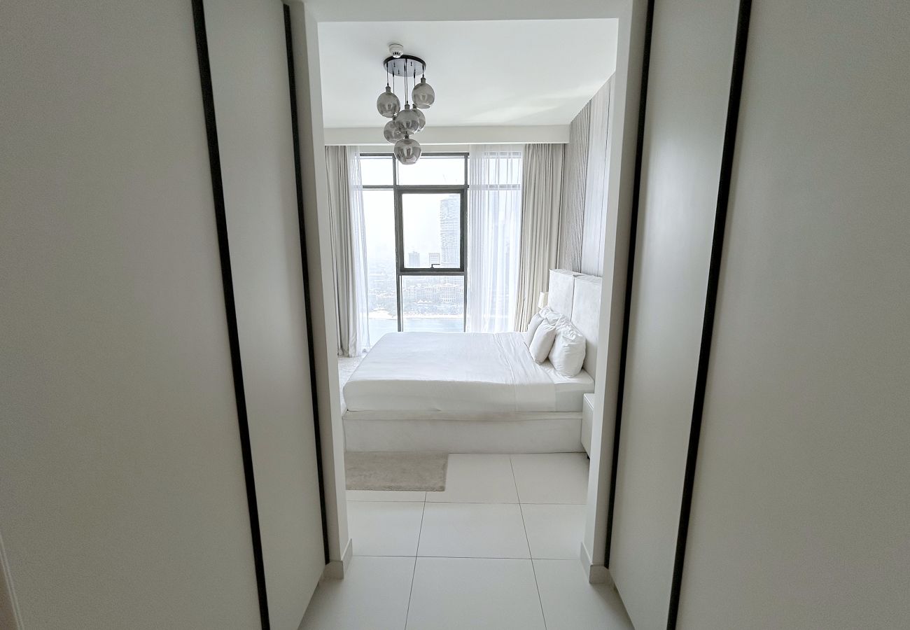 Apartment in Dubai - Luxury 2 BD Waterfront Apartment at Marina Vista