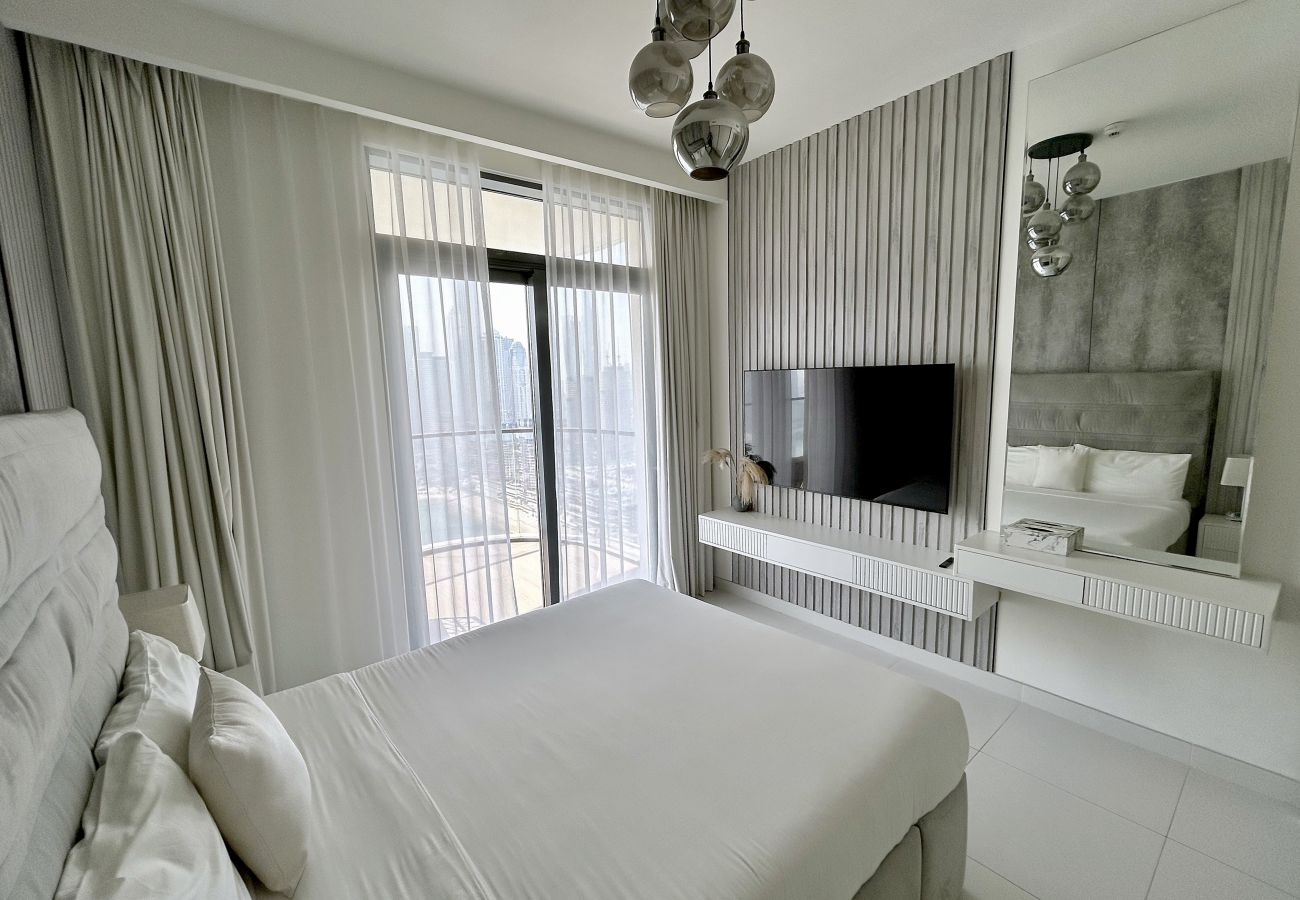 Apartment in Dubai - Luxury 2 BD Waterfront Apartment at Marina Vista