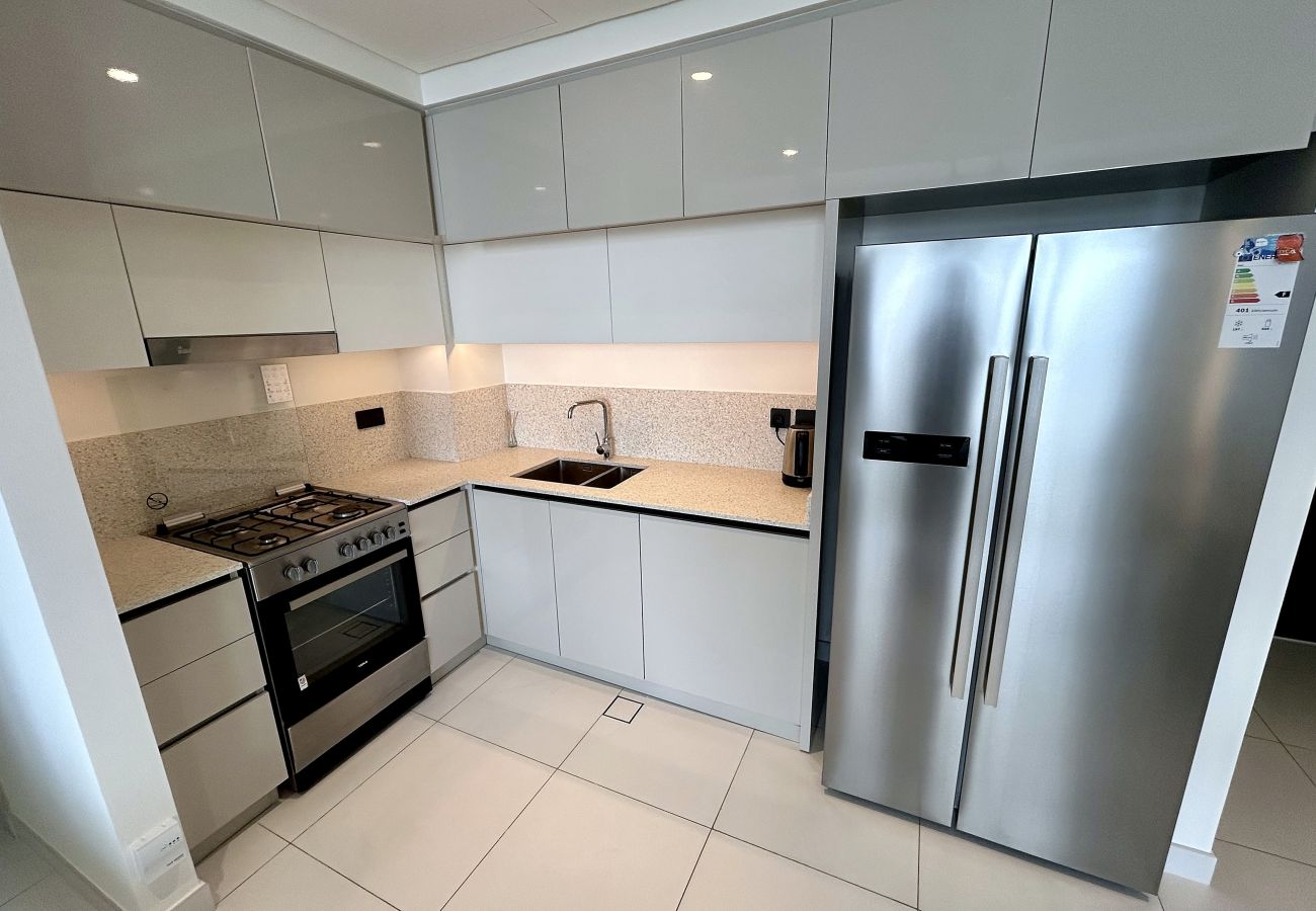 Apartment in Dubai - Luxury 2 BD Waterfront Apartment at Marina Vista