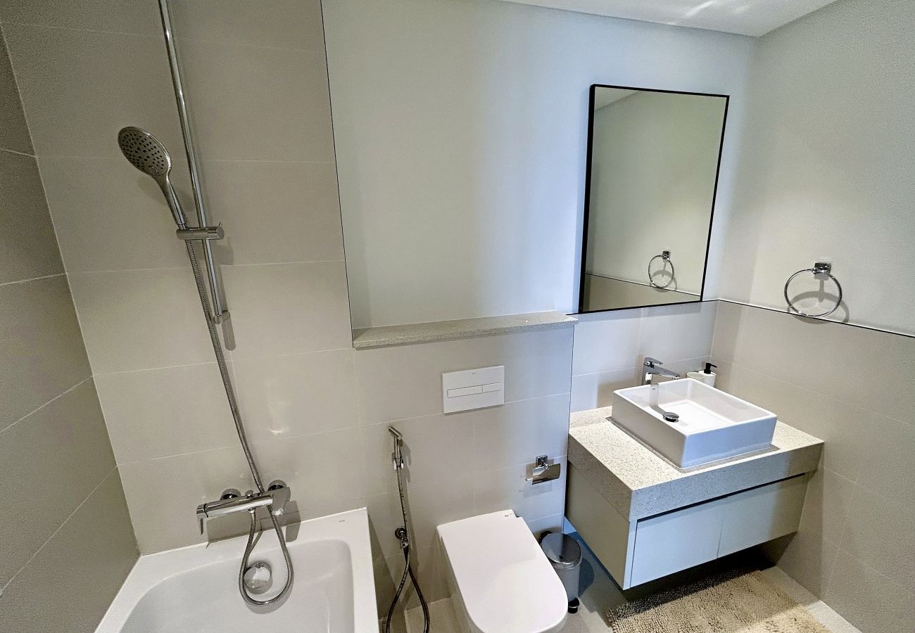 Apartment in Dubai - Luxury 2 BD Waterfront Apartment at Marina Vista