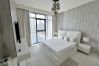 Apartment in Dubai - Luxury 2 BD Waterfront Apartment at Marina Vista