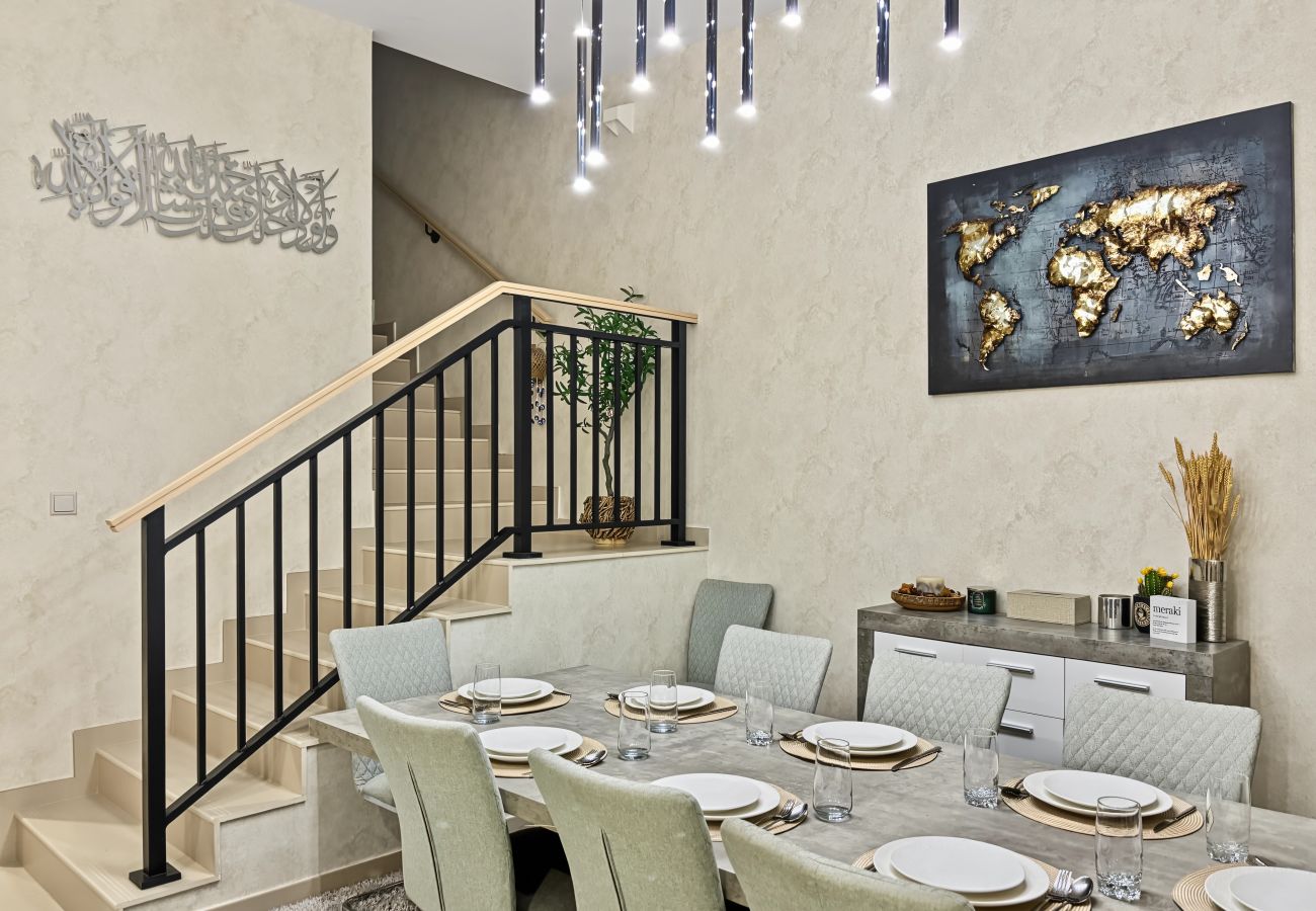 Villa in Dubai - Spacious 3BR Villa | Villanova | Gated Community