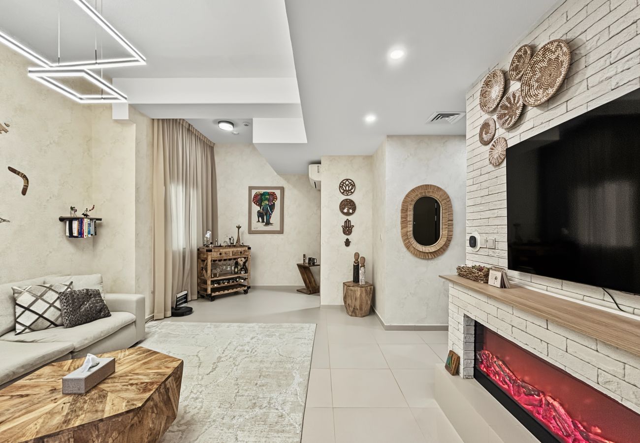 Villa in Dubai - Spacious 3BR Villa | Villanova | Gated Community