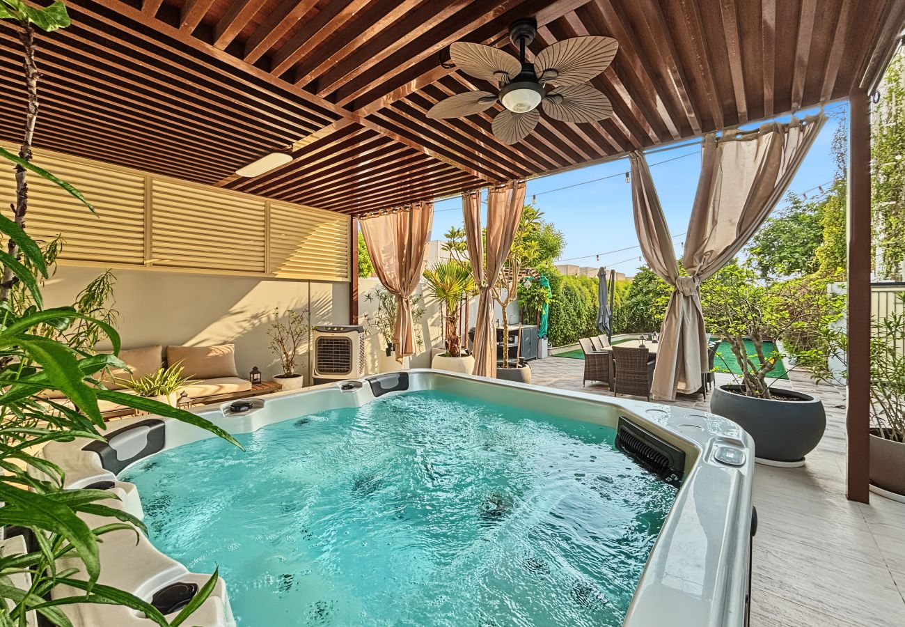 Villa in Dubai - Spacious 3BR Villa | Villanova | Gated Community