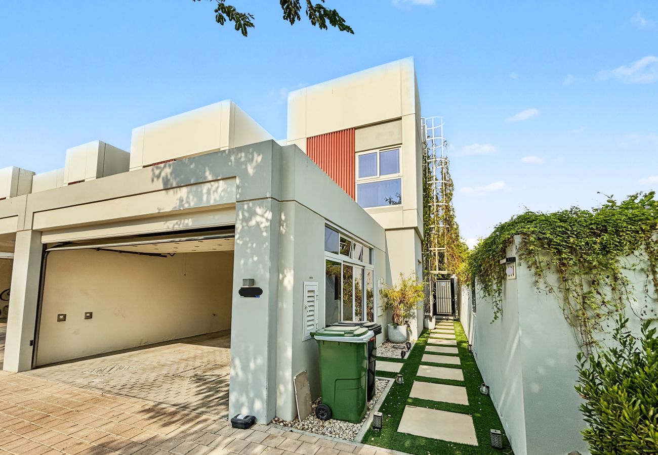 Villa in Dubai - Spacious 3BR Villa | Villanova | Gated Community