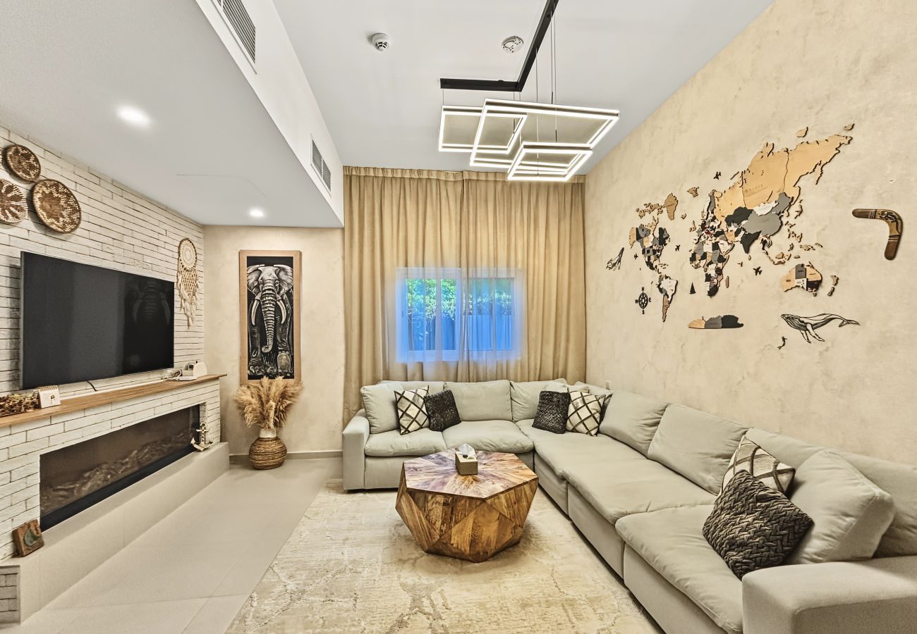 Villa in Dubai - Spacious 3BR Villa | Villanova | Gated Community