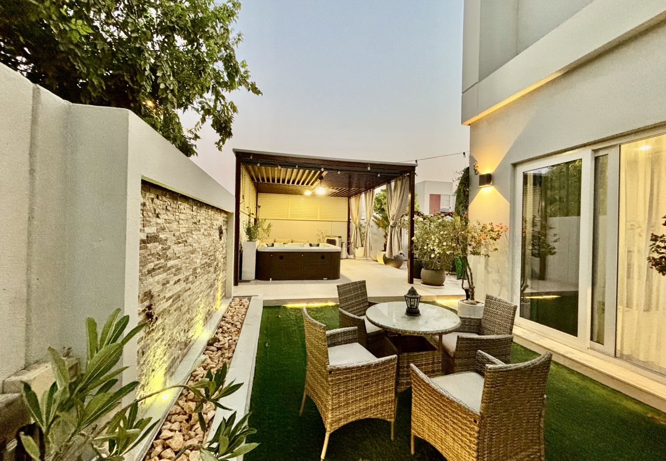 Villa in Dubai - Spacious 3BR Villa | Villanova | Gated Community