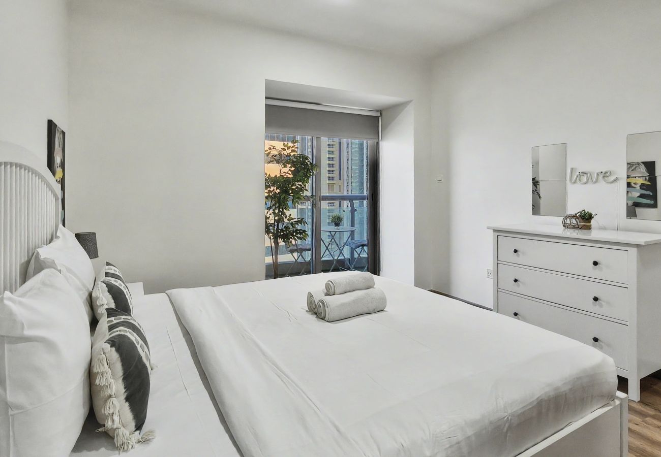 Apartment in Dubai - Bright & Spacious 1BD in Dubai Marina