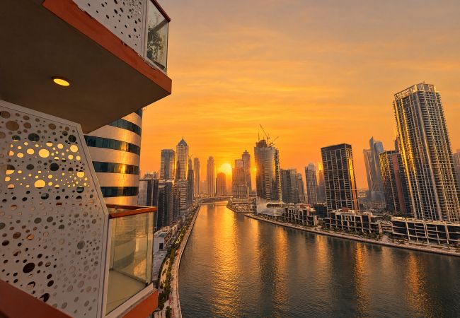 Apartment in Dubai - Brand-New Stylish Studio | Canal & Burj Khalifa Views | Business Bay