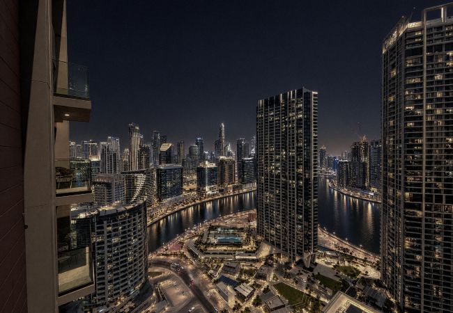 Apartment in Dubai - Brand-New Stylish Studio | High Floor | Stunning Canal Views