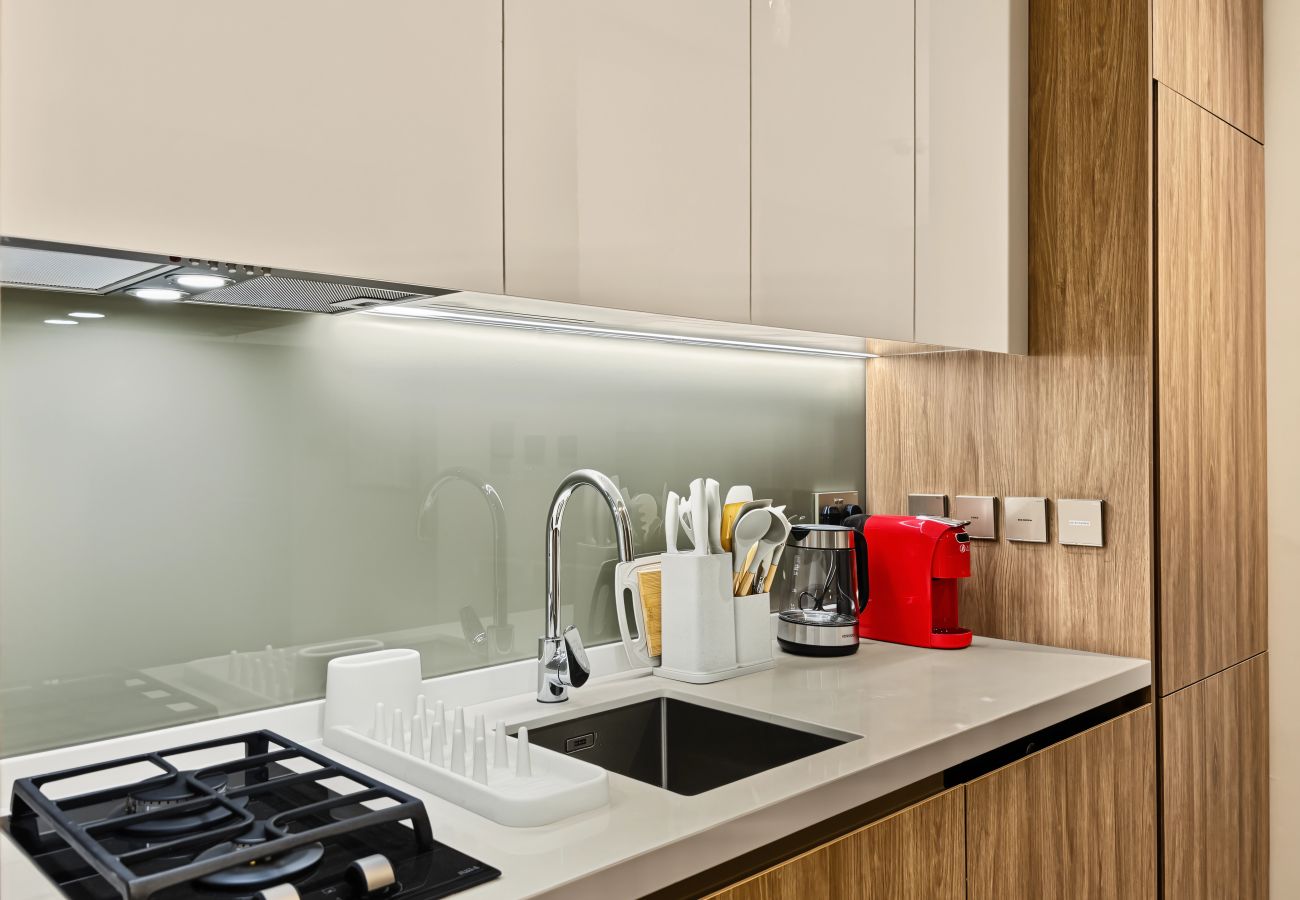 Apartment in Dubai - Brand-New Stylish Studio | Stunning Canal Views