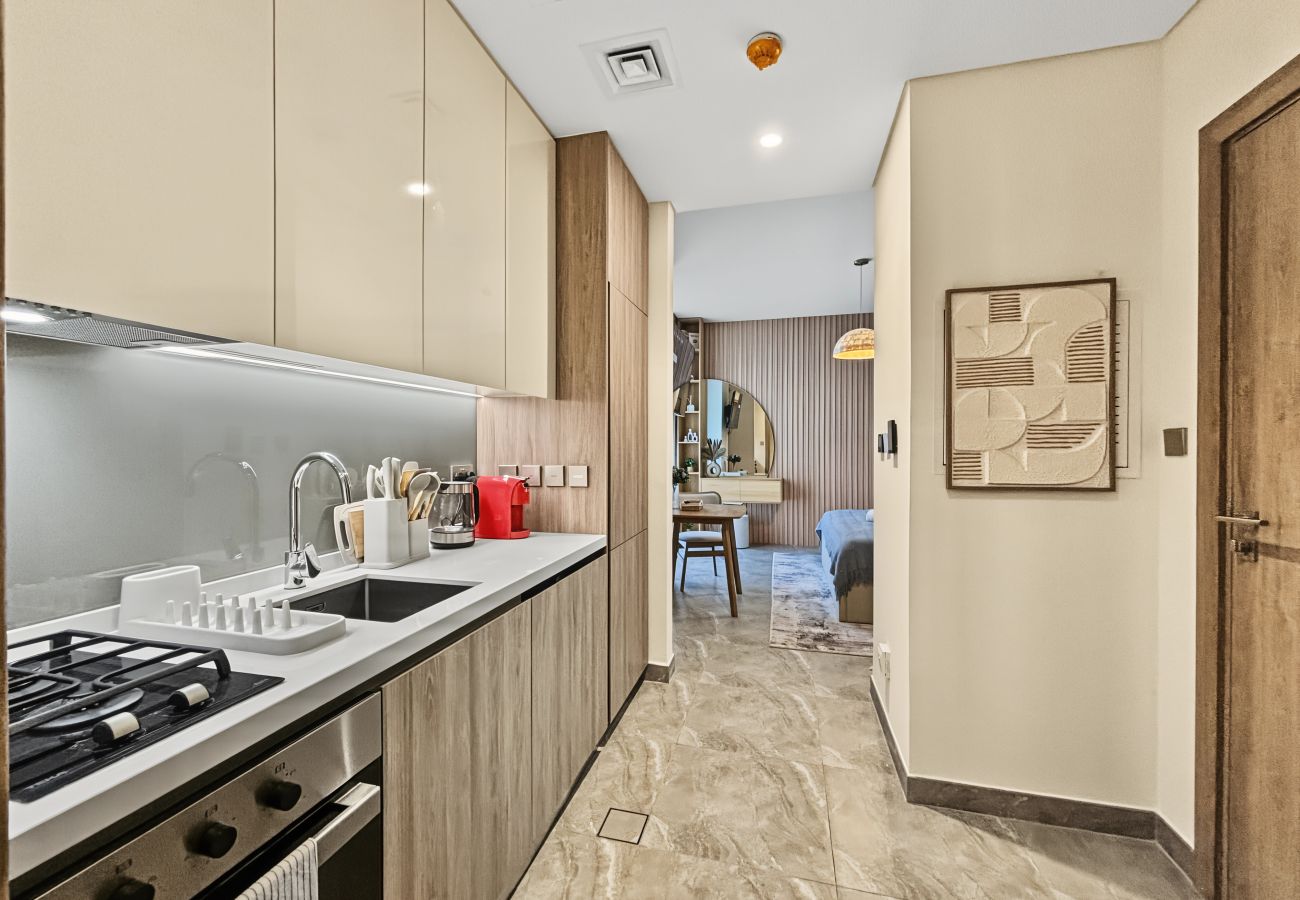 Apartment in Dubai - Brand-New Stylish Studio | Stunning Canal Views
