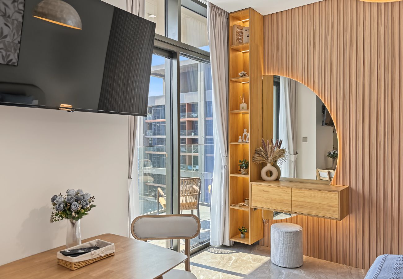Apartment in Dubai - Brand-New Stylish Studio | Stunning Canal Views