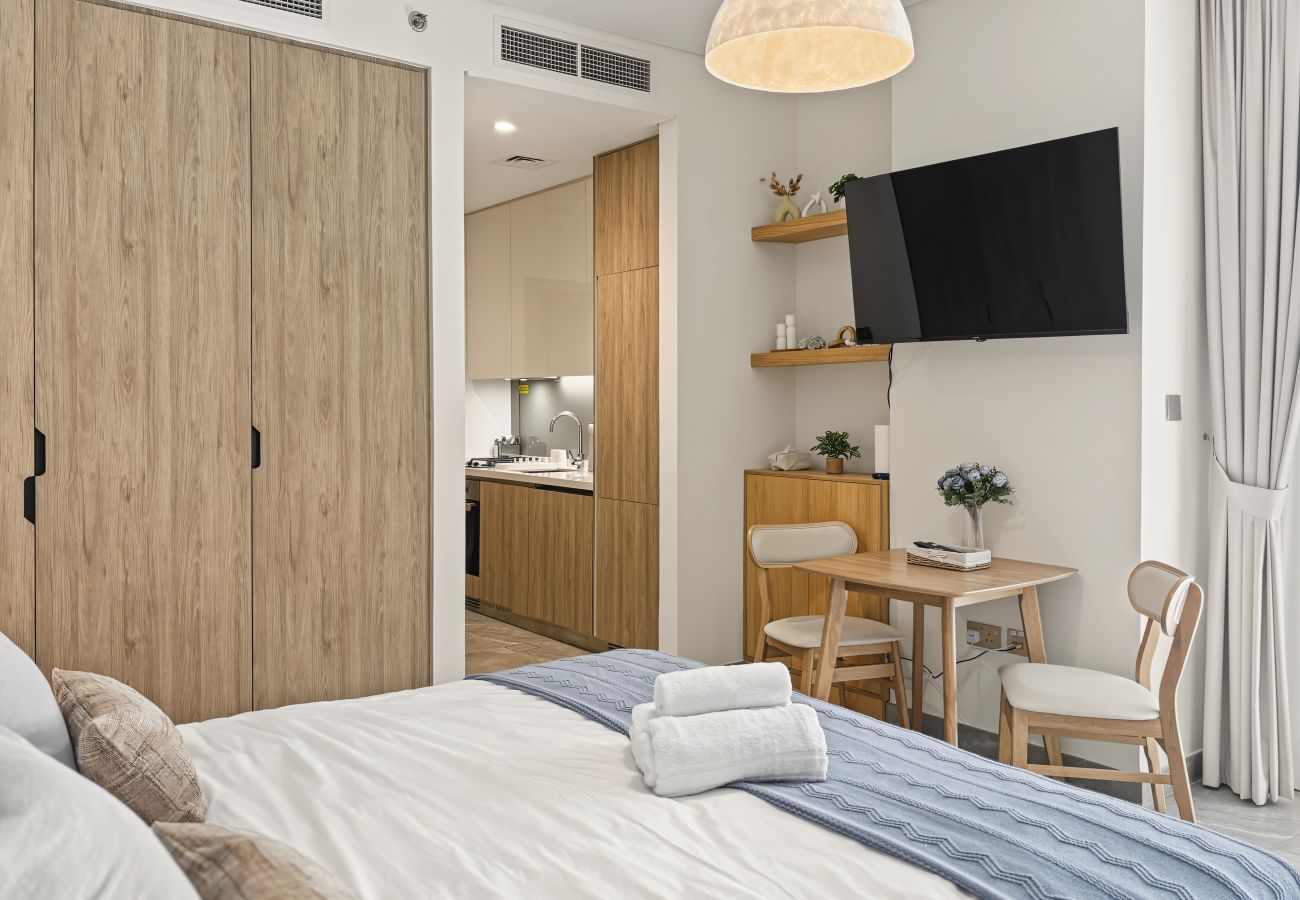 Apartment in Dubai - Brand-New Stylish Studio | Stunning Canal Views