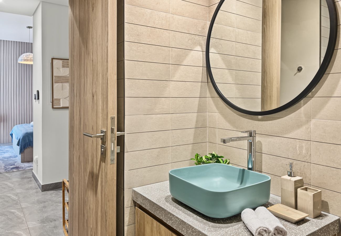 Apartment in Dubai - Brand-New Stylish Studio | Stunning Canal Views