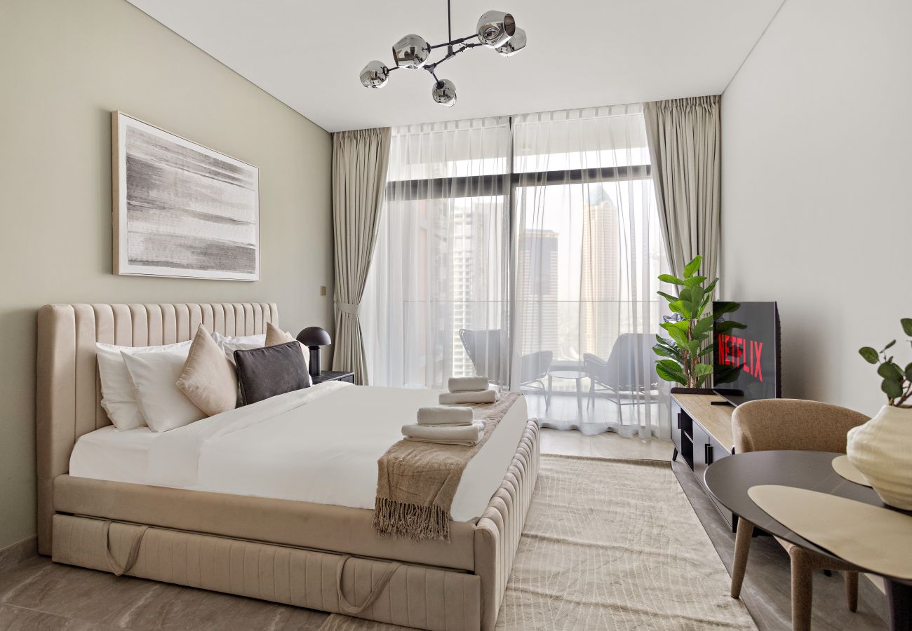 Apartment in Dubai -  Modern Studio with Canal Views in Peninsula Two