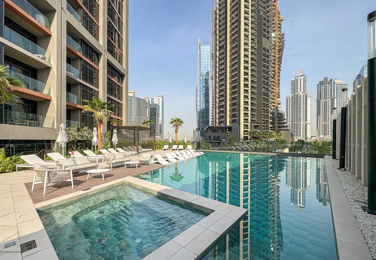Apartment in Dubai -  Modern Studio with Canal Views in Peninsula Two