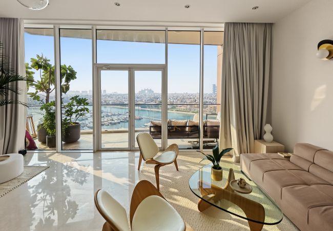 Apartment in Dubai - Luxury 3BD Apartment in Palm Jumeirah | Marina Views & Stunning Sunsets