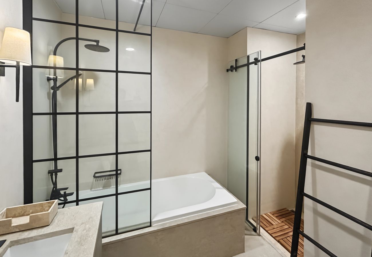 Apartment in Dubai - Luxury 3BD Apartment in Palm Jumeirah | Marina Views & Stunning Sunsets
