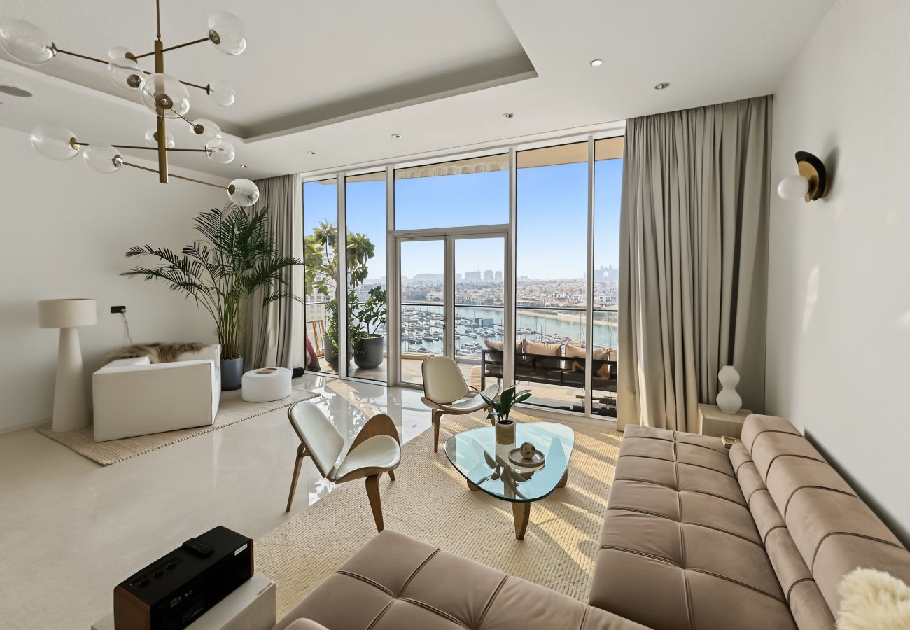 Apartment in Dubai - Luxury 3BD Apartment in Palm Jumeirah | Marina Views & Stunning Sunsets