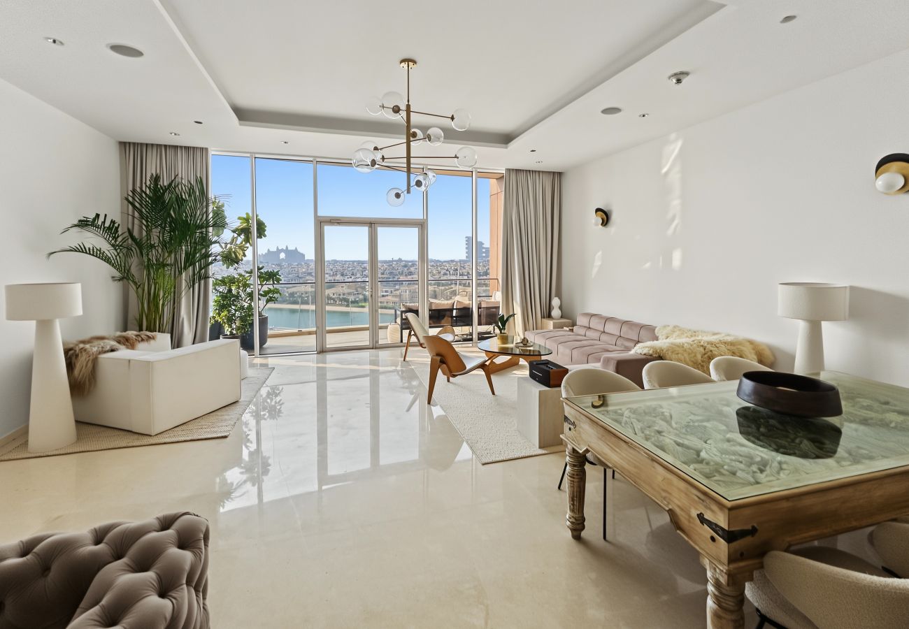 Apartment in Dubai - Luxury 3BD Apartment in Palm Jumeirah | Marina Views & Stunning Sunsets
