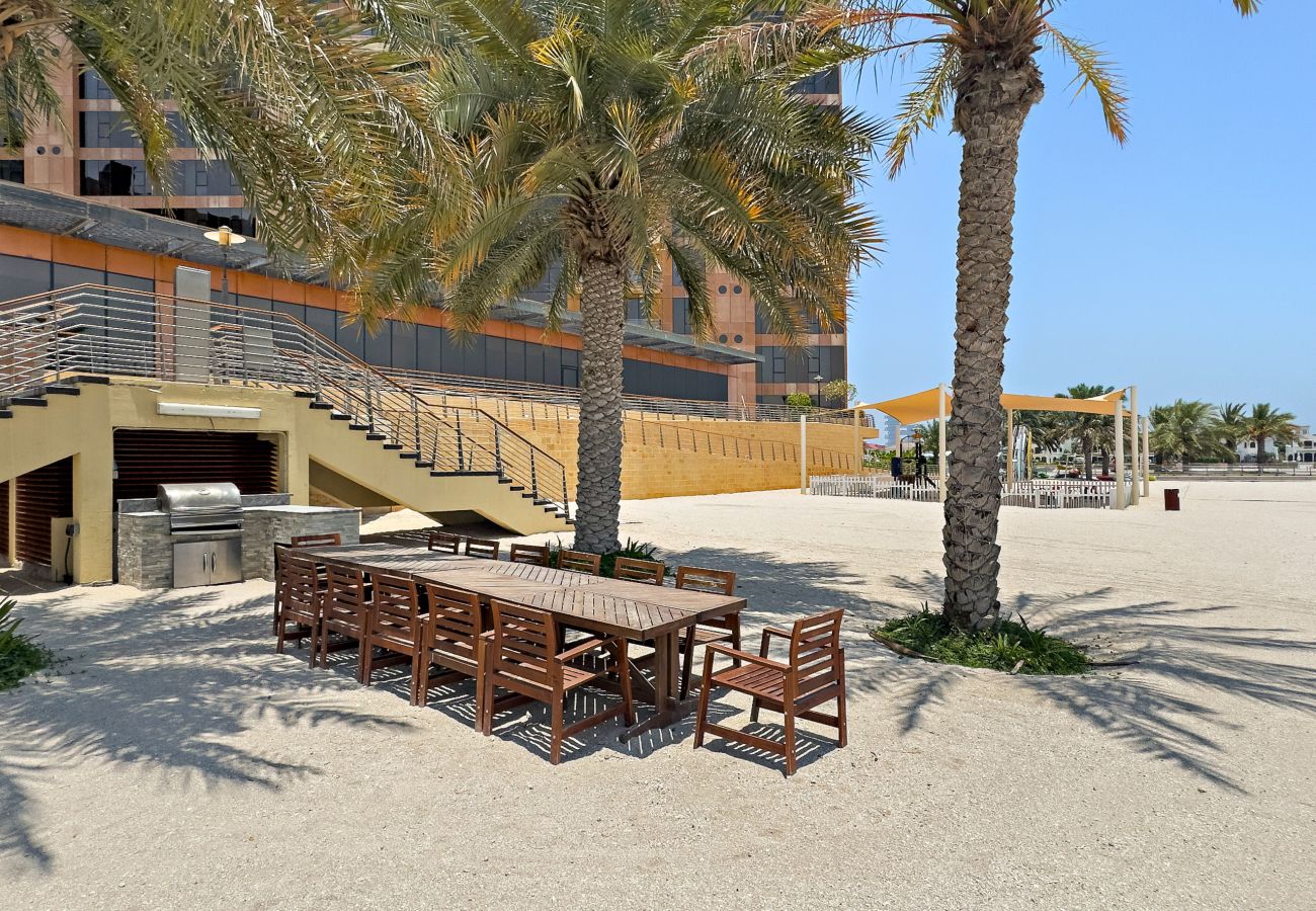 Apartment in Dubai - Luxury 3BD Apartment in Palm Jumeirah | Marina Views & Stunning Sunsets