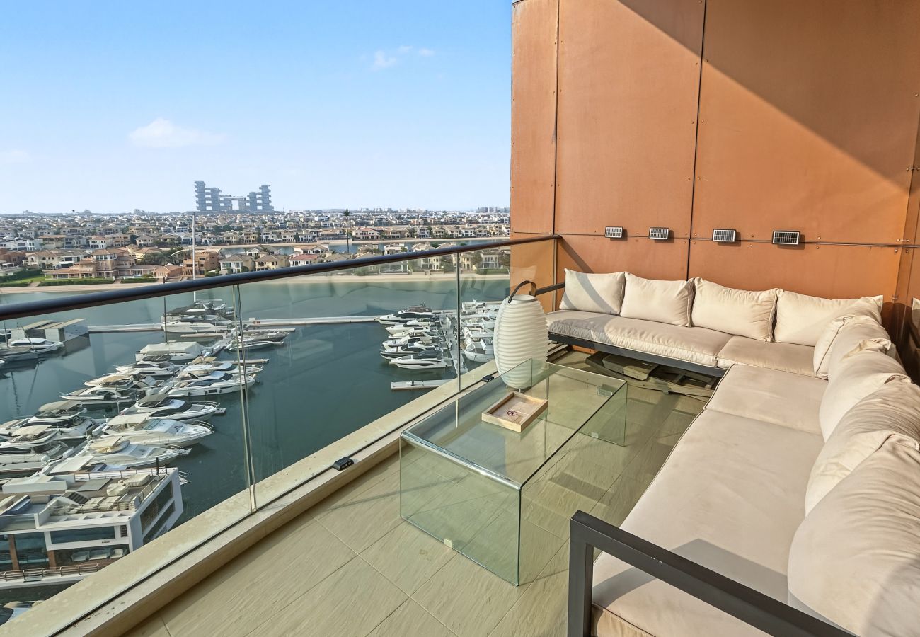 Apartment in Dubai - Luxury 3BD Apartment in Palm Jumeirah | Marina Views & Stunning Sunsets