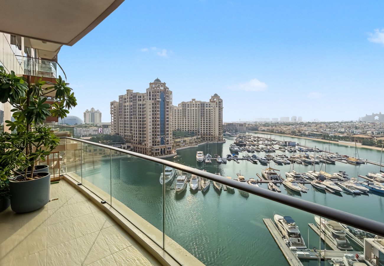 Apartment in Dubai - Luxury 3BD Apartment in Palm Jumeirah | Marina Views & Stunning Sunsets